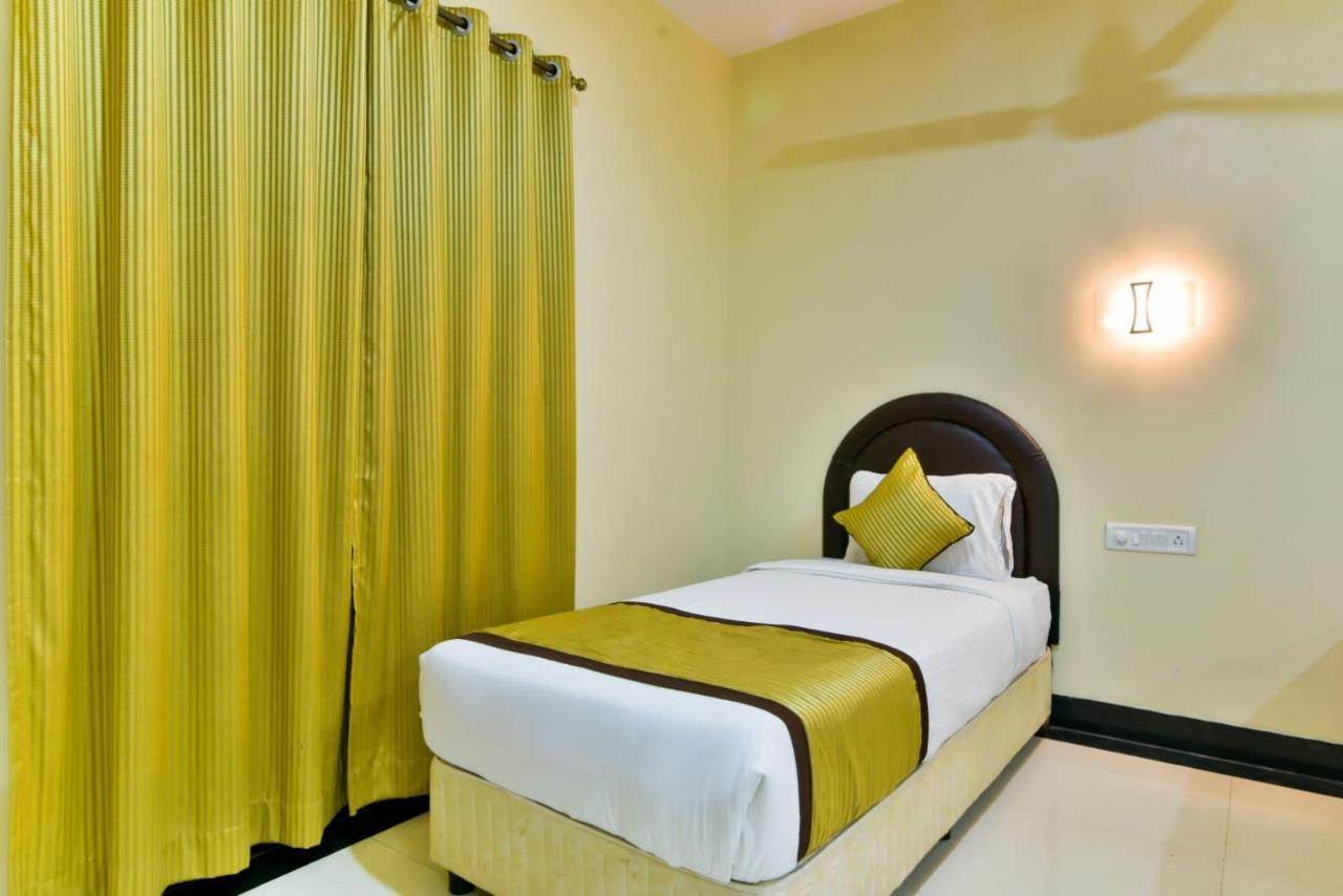 Baga Fantacia Beach Inn カラングート エクステリア 写真