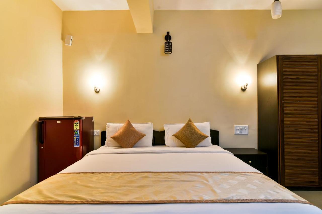 Baga Fantacia Beach Inn カラングート エクステリア 写真
