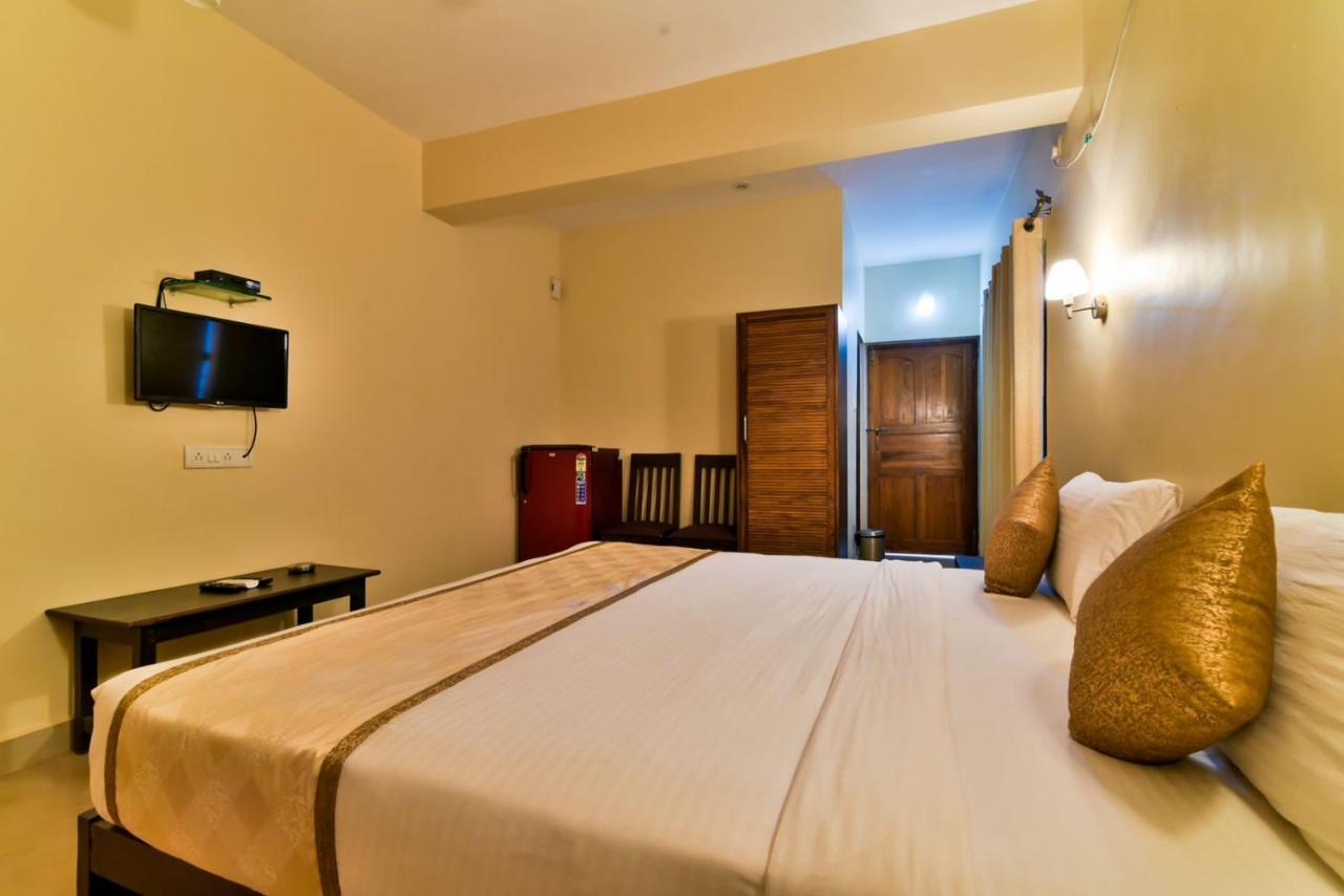Baga Fantacia Beach Inn カラングート エクステリア 写真
