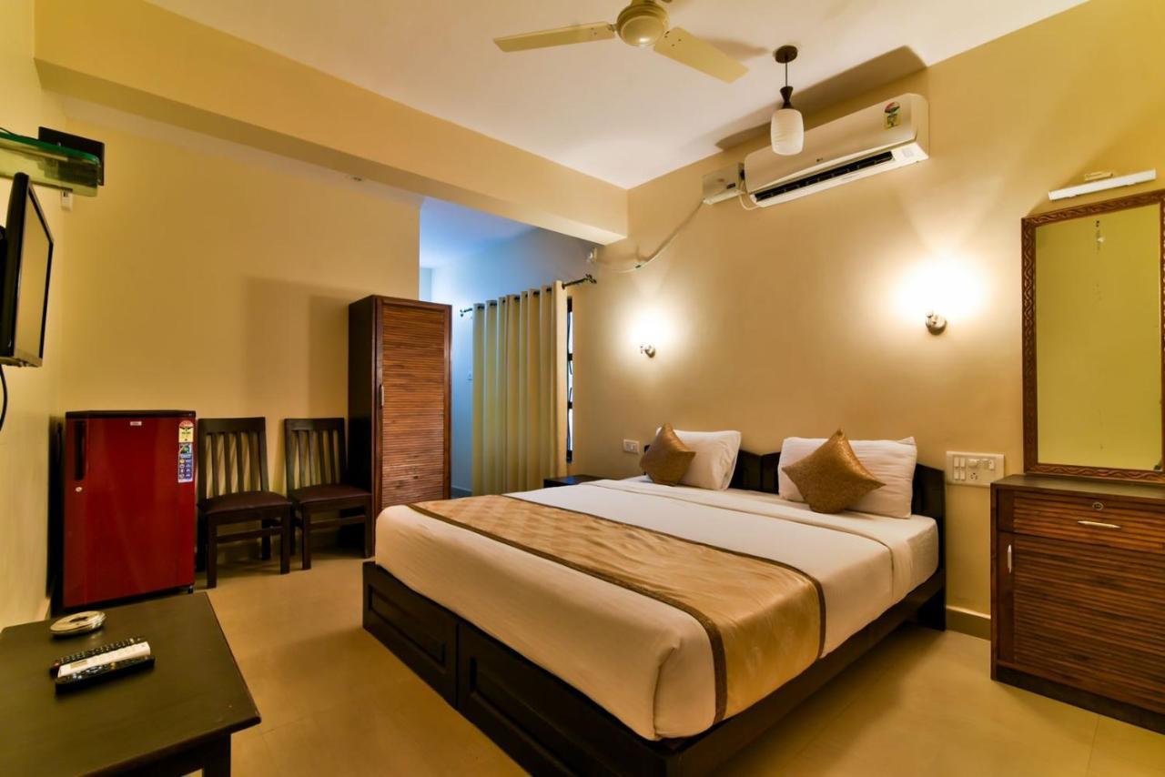Baga Fantacia Beach Inn カラングート エクステリア 写真