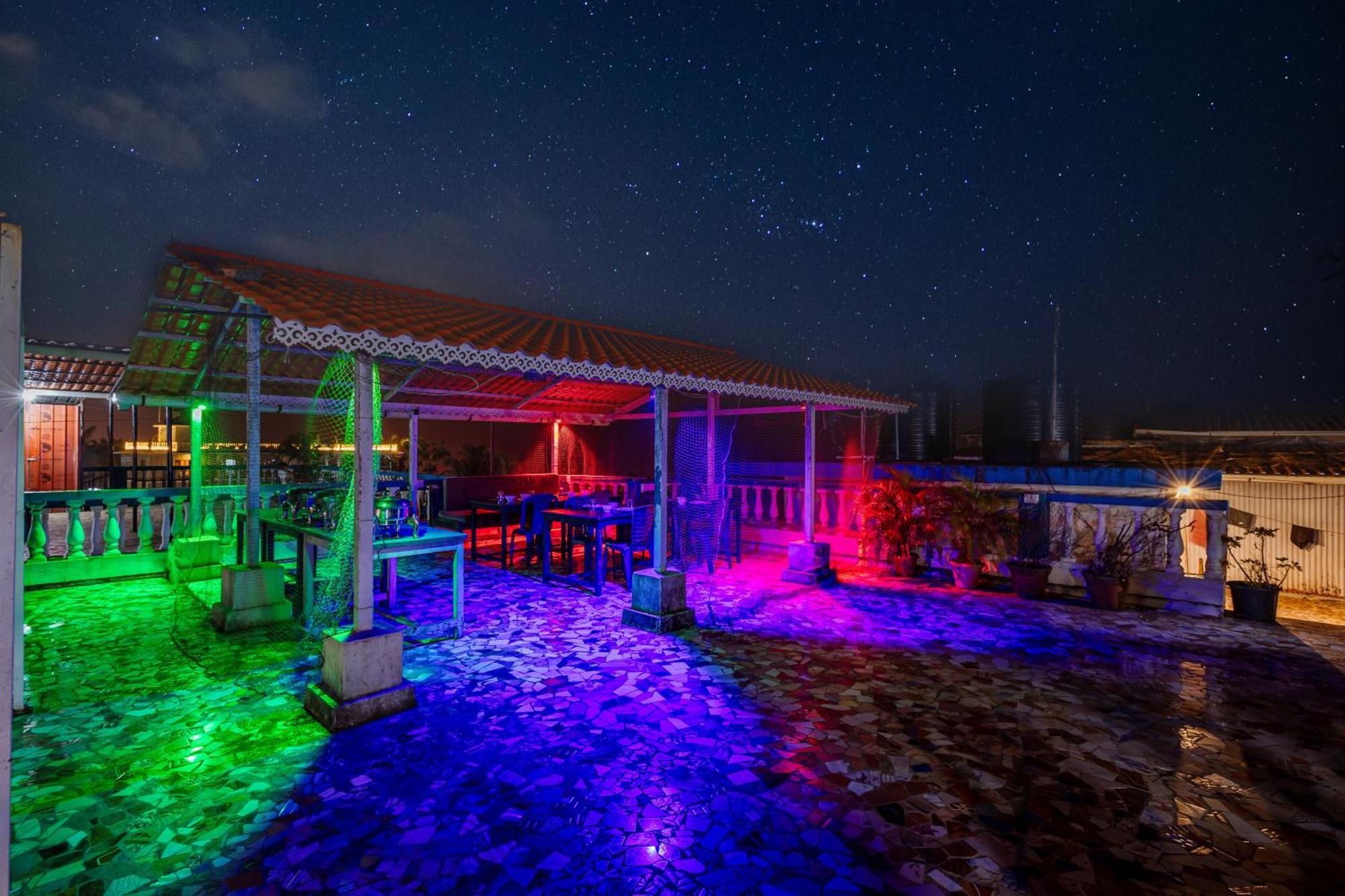Baga Fantacia Beach Inn カラングート エクステリア 写真