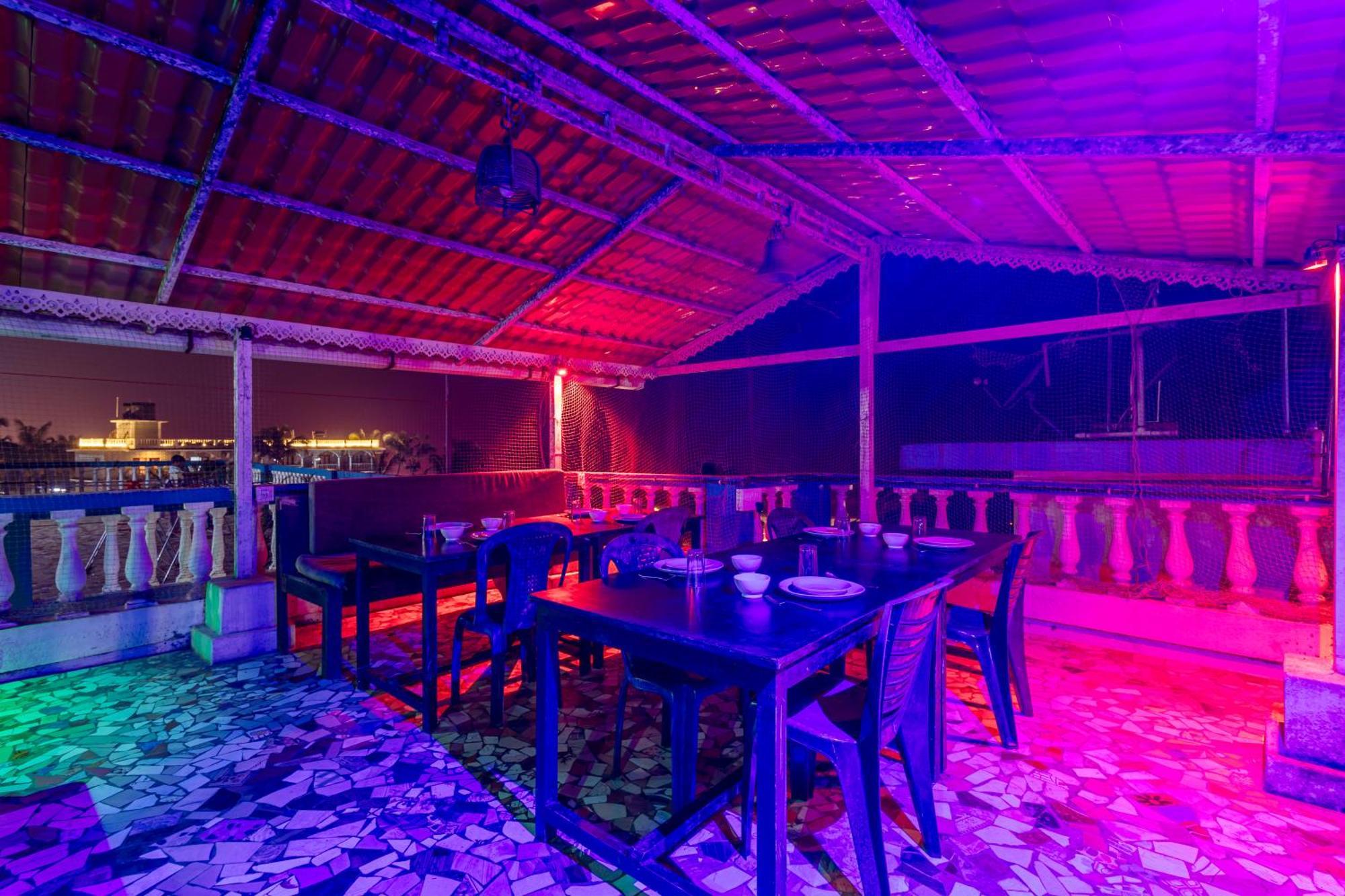 Baga Fantacia Beach Inn カラングート エクステリア 写真